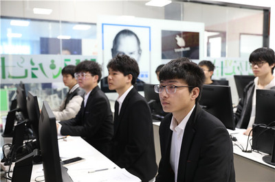 游戲大咖進校園 解鎖行業前沿技術，賦能新華學子編程夢想